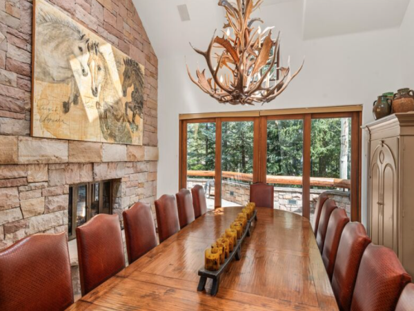 Luxurious Ski-in/ Ski-out Vacation Home - Family-Friendly Retreat